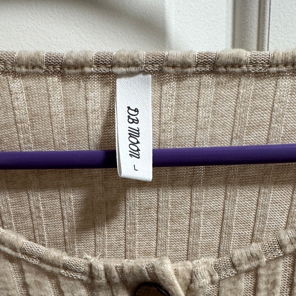 Chic Beige Ribbed Button-Up Blouse - Picture 2 of 4